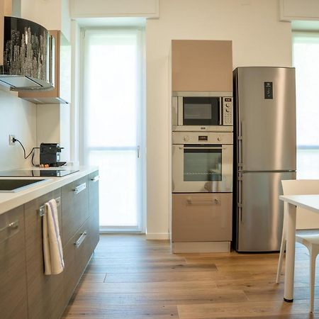 Апартаменты 15Min Metro Duomo - Rho Fiera - Skyscraper Kitchen Милан Экстерьер фото