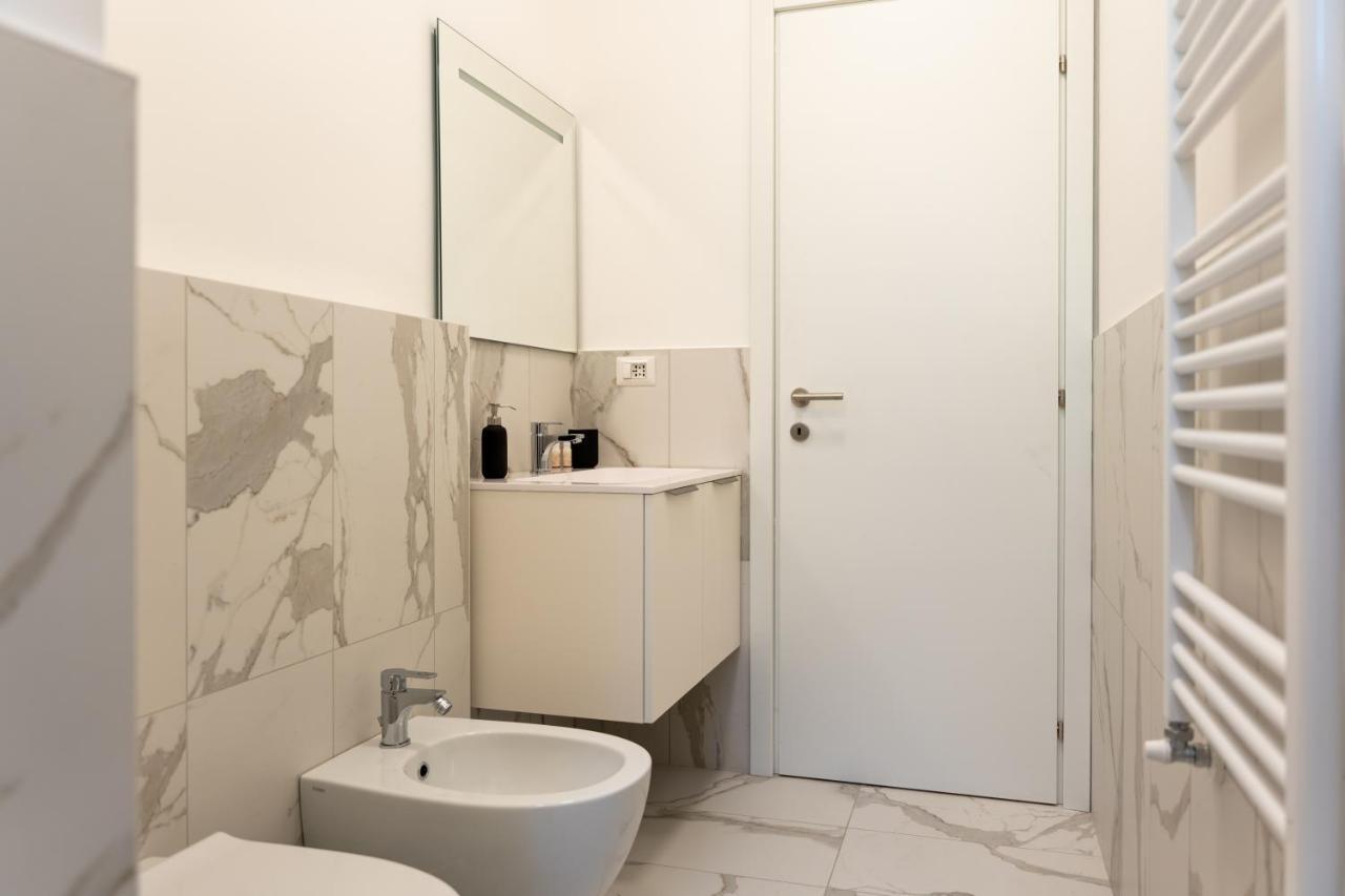 Апартаменты 15Min Metro Duomo - Rho Fiera - Skyscraper Kitchen Милан Экстерьер фото