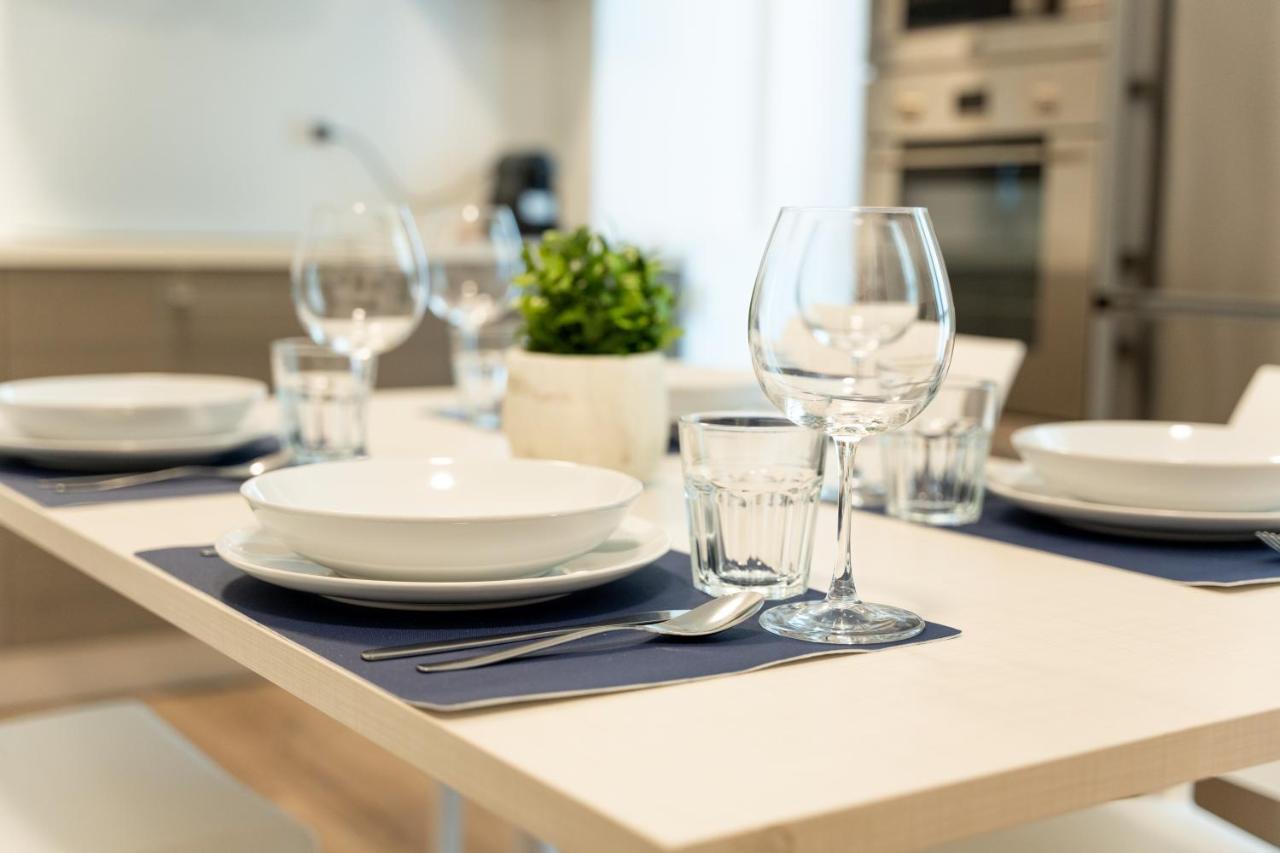 Апартаменты 15Min Metro Duomo - Rho Fiera - Skyscraper Kitchen Милан Экстерьер фото
